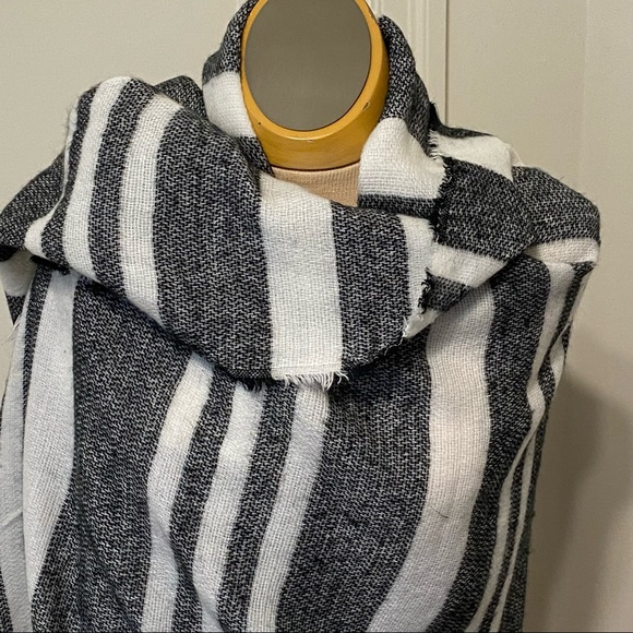 Black and White Bold Striped Blanket-Scarf, Shawl, Wrap or Throw - Picture 4 of 8